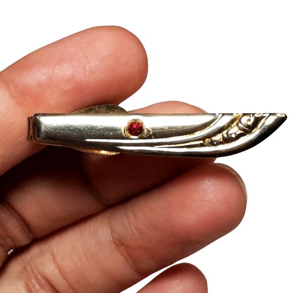 Silver Tone Tie Clip Red Rhinestone 1.5" Vtg - Picture 1 of 3